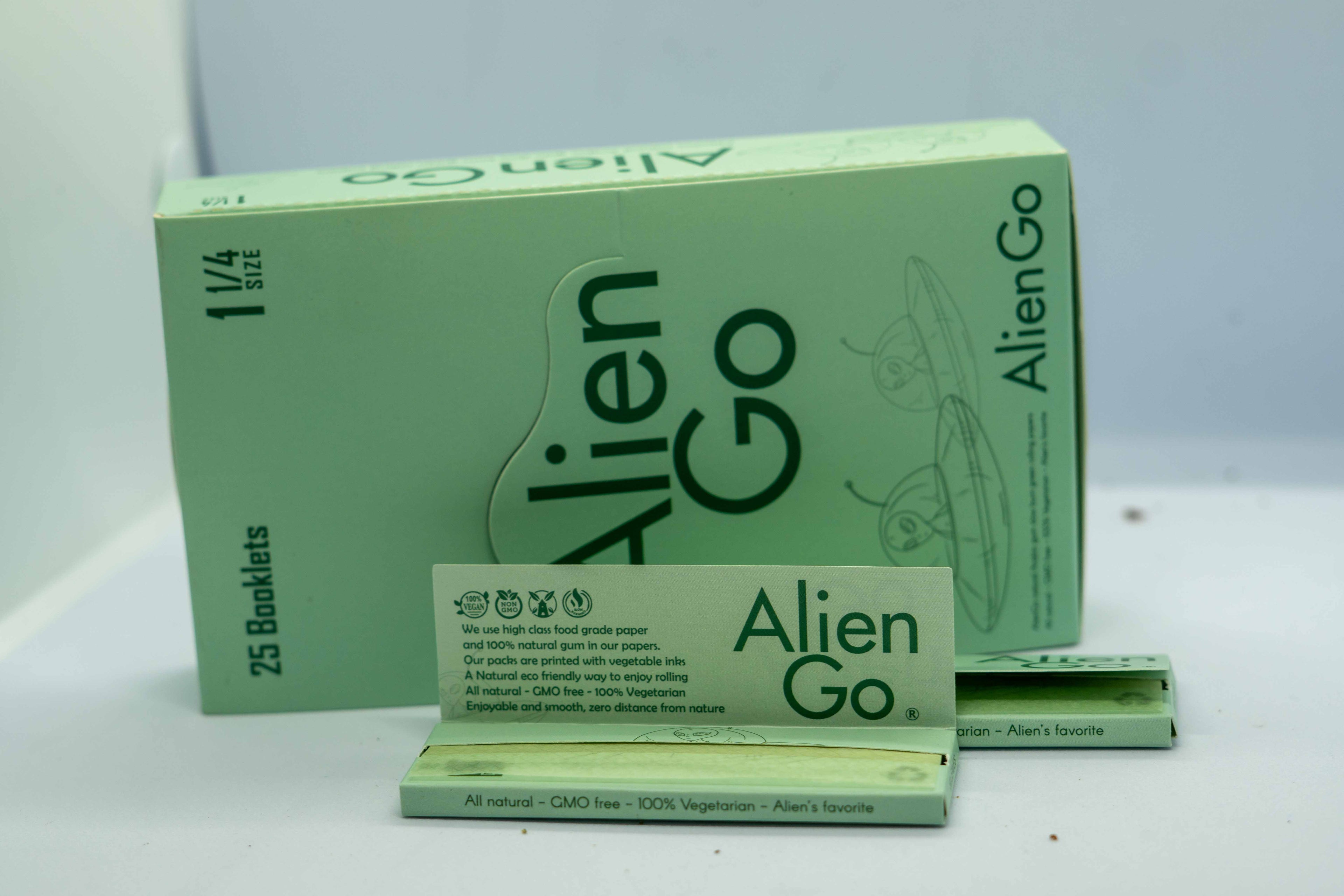 Alien Puff 1 1/4 Green Rolling Papers
