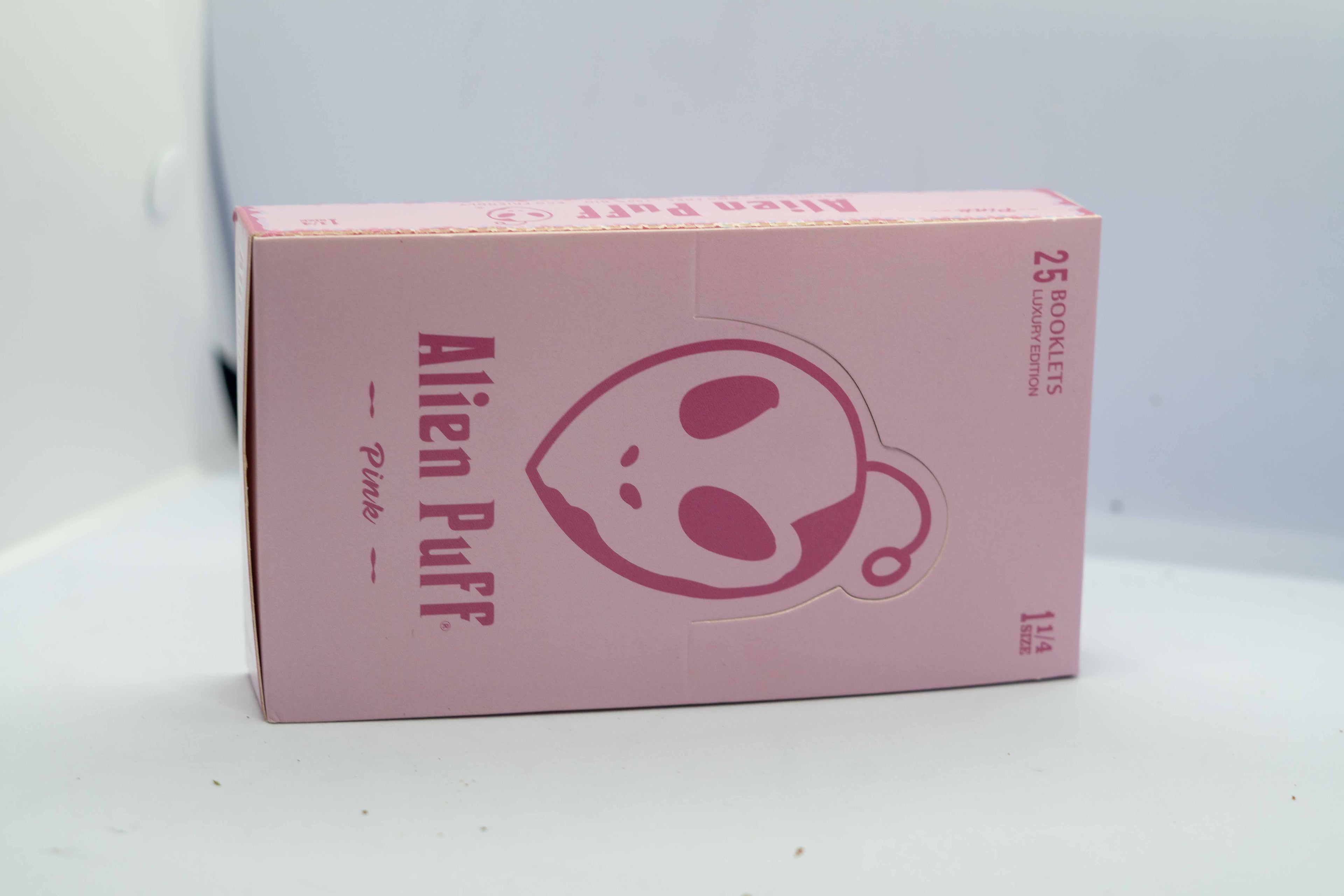 Alien Puff 1 1/4 Pink Rolling Papers