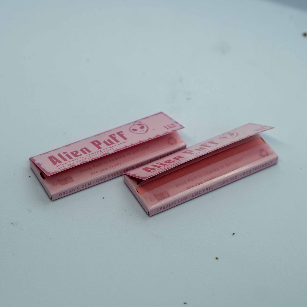 Alien Puff 1 1/4 Pink Rolling Papers