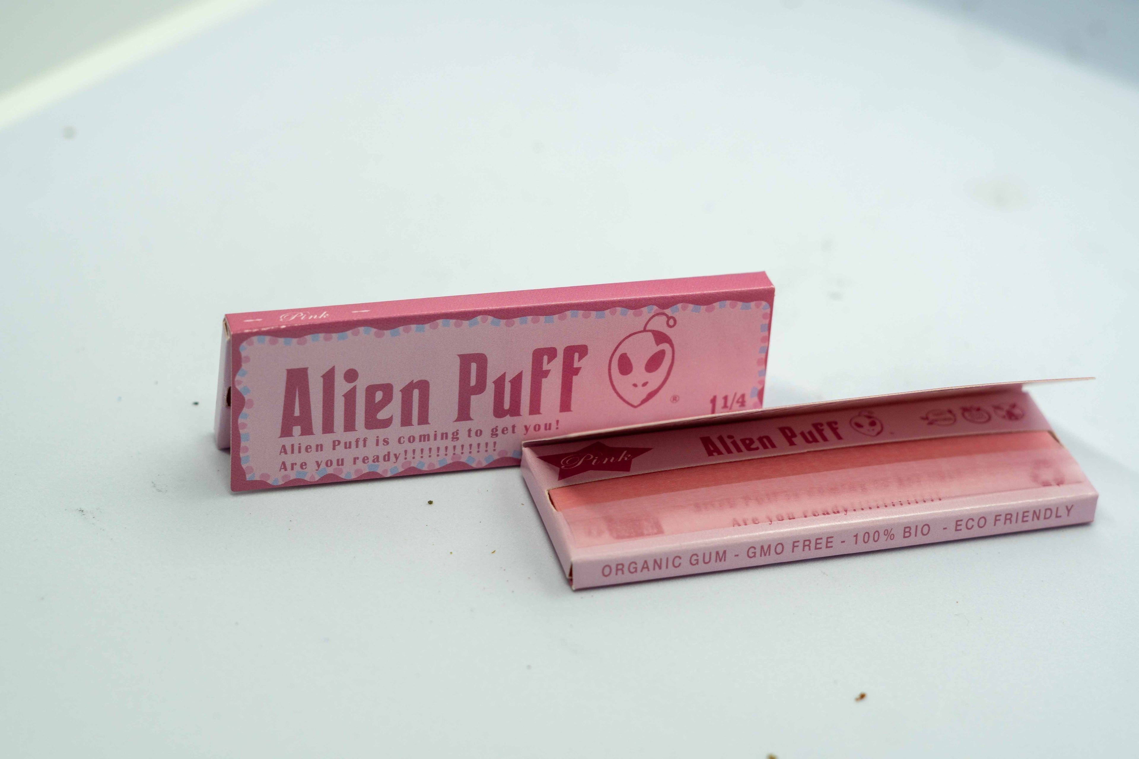 Alien Puff 1 1/4 Pink Rolling Papers