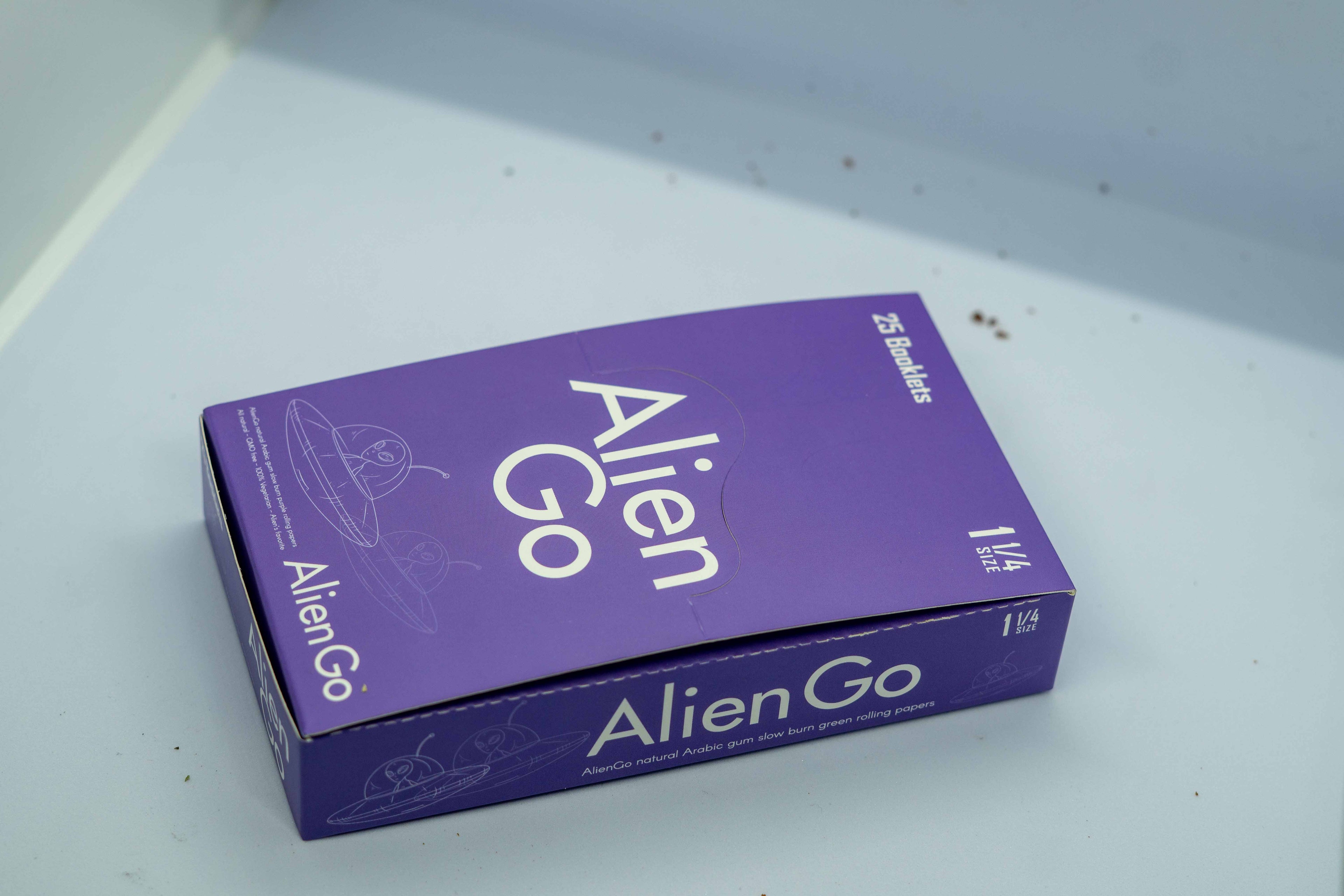 Alien Puff 1 1/4 purple Rolling Papers