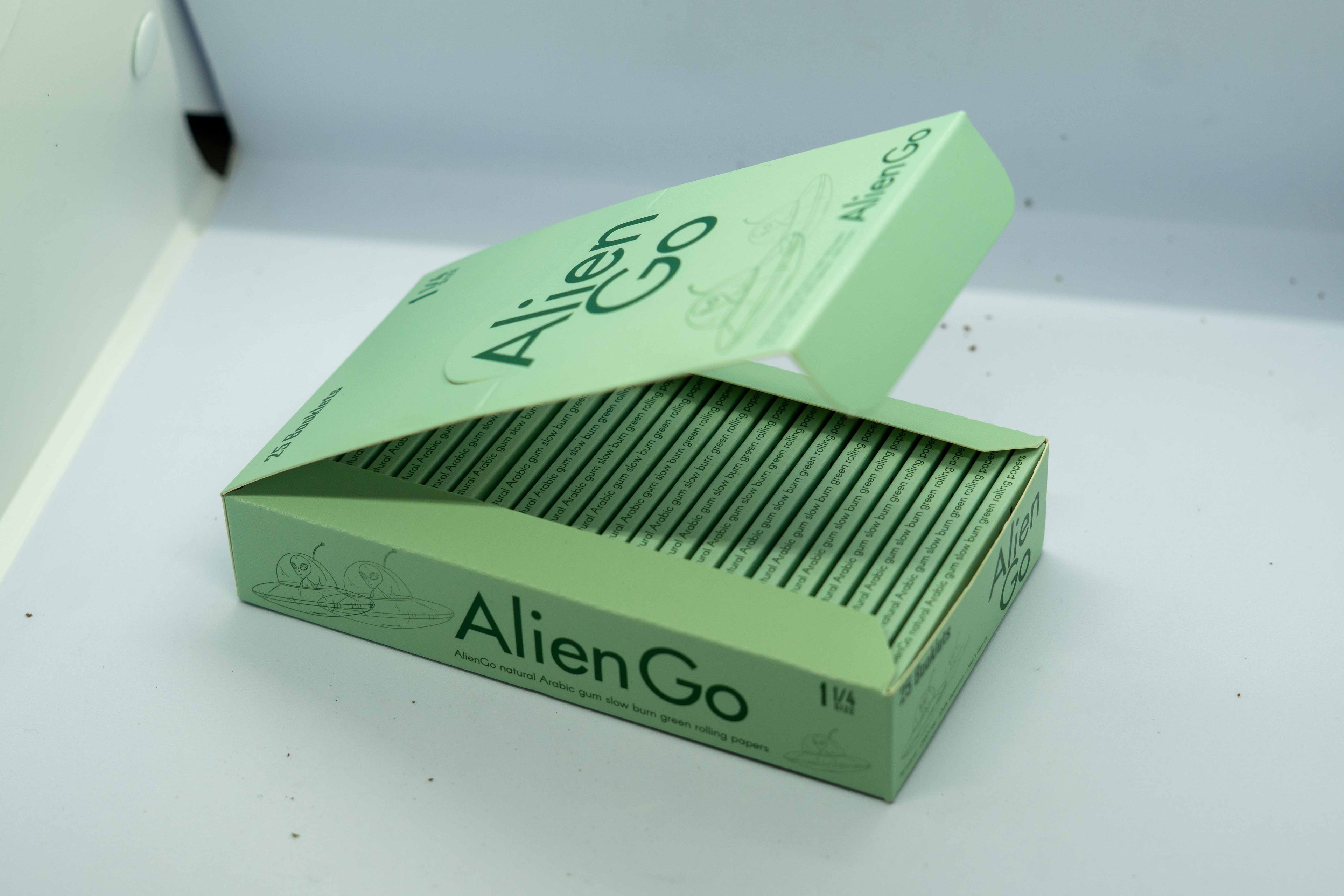 Alien Puff 1 1/4 Green Rolling Papers